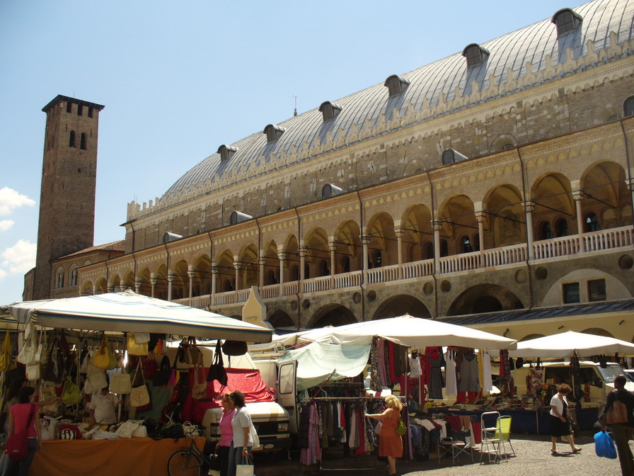 Piazza della Frutta